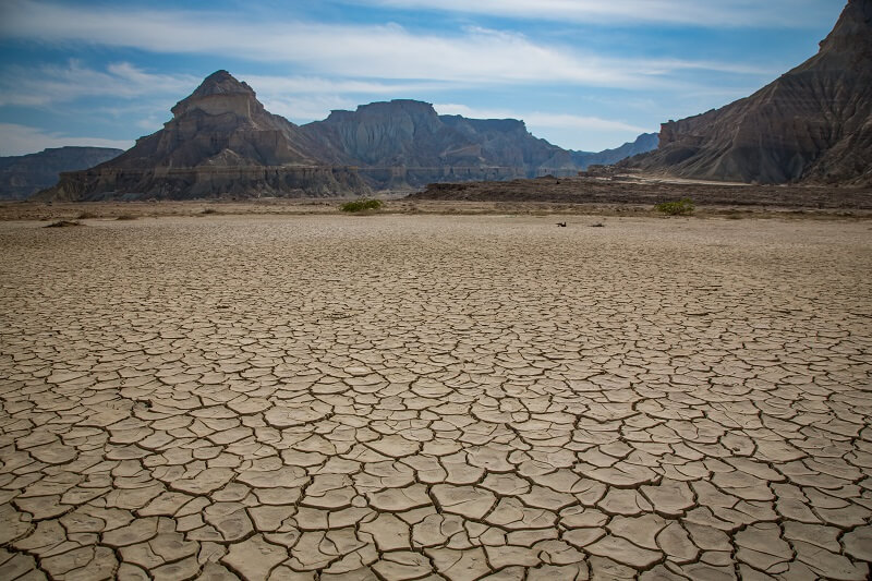 Abiotic factors creating dry desert